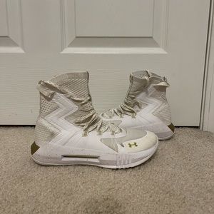 Women’s under Armour basketball/volleyball shoes
